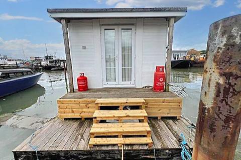 2 bedroom houseboat for sale, Vicarage Lane, Hoo ME3