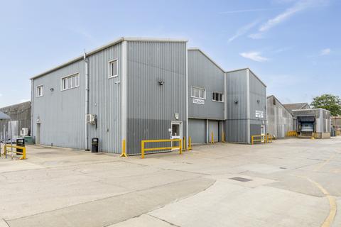 Industrial unit to rent - Holbeach PE12