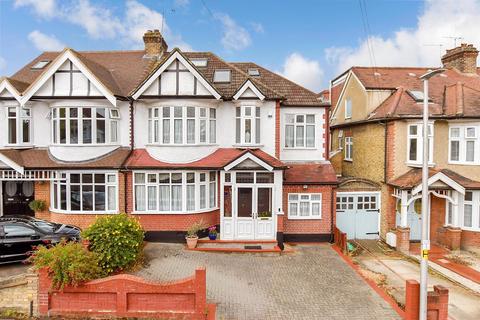 4 bedroom semi-detached house for sale, Cavendish Avenue, Woodford Green, Essex