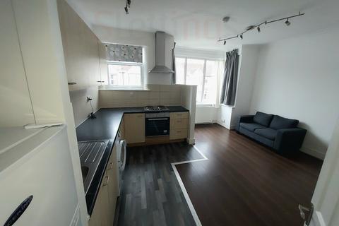 2 bedroom apartment to rent, Montagu Road,Hendon