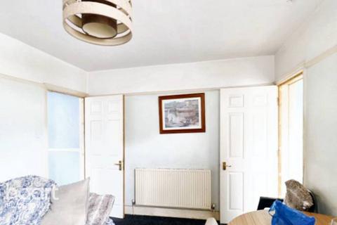 12 Tree Road, London, E16 3DZ