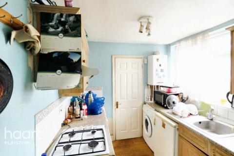 12 Tree Road, London, E16 3DZ