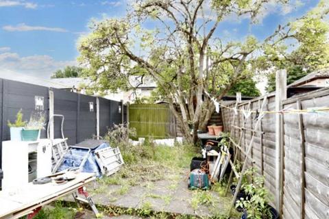12 Tree Road, London, E16 3DZ