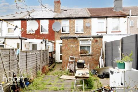 12 Tree Road, London, E16 3DZ