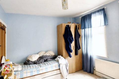 12 Tree Road, London, E16 3DZ