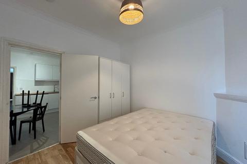 1 bedroom apartment to rent, Kingwood Road, SW6