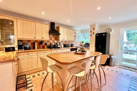 3 bedroom end of terrace house for sale, Seaway Gardens, Paignton