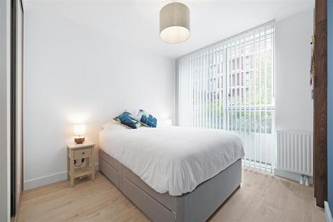 1 bedroom flat for sale, Sleaford Street, SW8