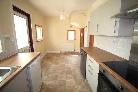 3 bedroom semi-detached house to rent, Woodside View, Burley, Leeds, LS4