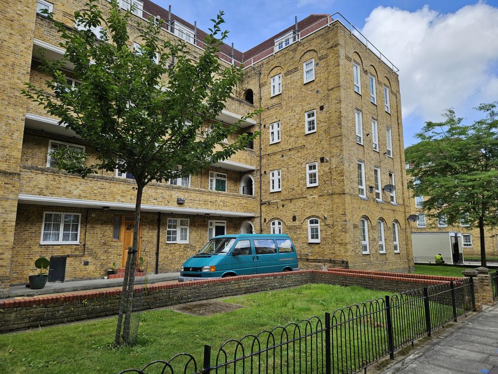 2 Bedroom flat to rent in Wapping