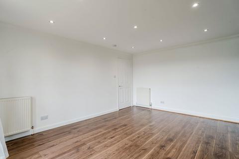 3 bedroom apartment to rent, Malbet Park, Edinburgh, Midlothian