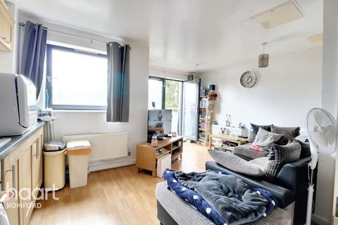 Studio for sale, Cottons Approach, Romford