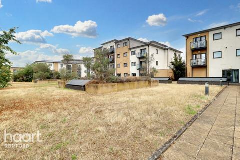Studio for sale, Fern Court, Romford, RM7 7LP