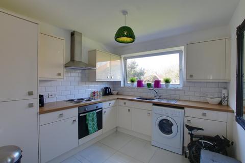 2 bedroom flat to rent, St. Valerie Road, Worthing, West Sussex, BN11