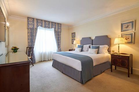 3 bedroom flat to rent, Hyde Park Gate, South Kensington, London, SW7