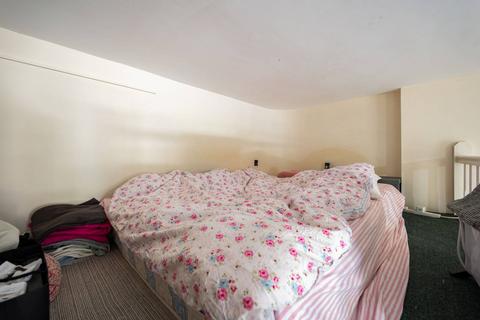 Studio to rent, CROMWELL ROAD, Kensington, London, SW5