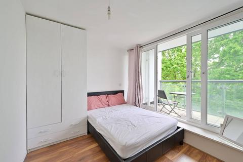 3 bedroom flat to rent, Osiers Road, Wandsworth, London, SW18