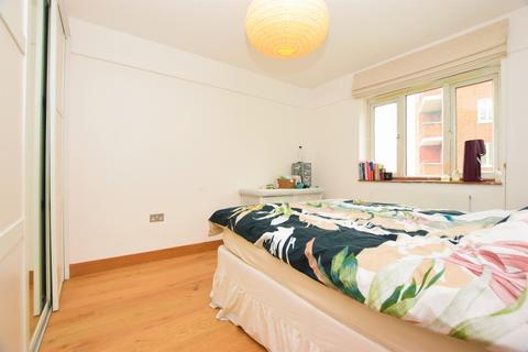 2 bedroom flat to rent, Basingdon Way Camberwell SE5