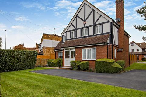 4 bedroom detached house for sale, Robarts Close, Pinner, HA5