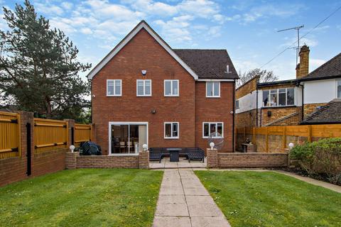 4 bedroom detached house for sale, Robarts Close, Pinner, HA5