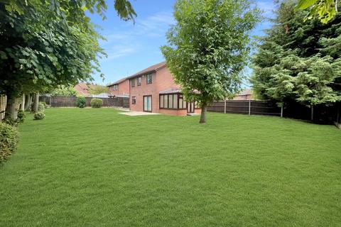 4 bedroom detached house for sale, Stoneleigh Close, Luton, Bedfordshire, LU3 3XE