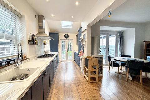 52 Park Road, Salford, M6 8JR