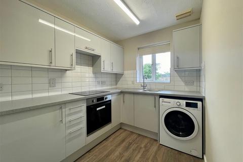 2 bedroom flat to rent, Adwood Court, Thatcham RG19
