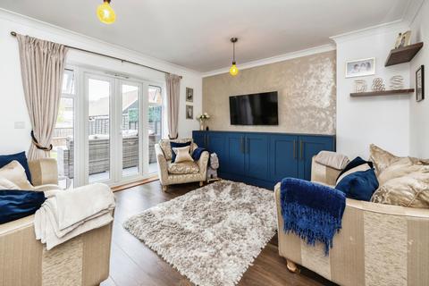 3 bedroom terraced house for sale, Wiltshire Gardens, Ashford, Kent