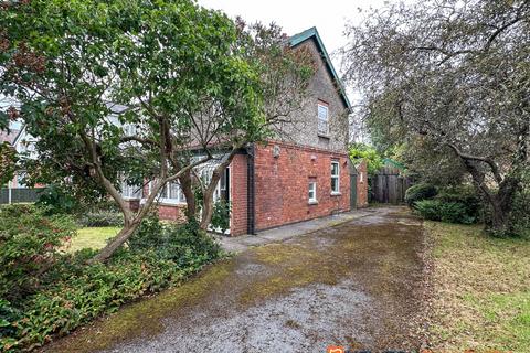 3 bedroom semi-detached house for sale, Park Crescent , Newark NG24