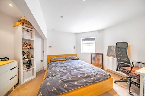 3 bedroom flat for sale, Mapesbury Road, Mapesbury
