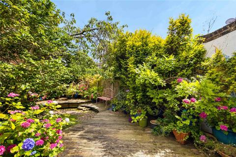 52 Roding Road, London, E5 0DW