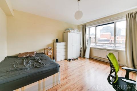 4 bedroom flat to rent, Blemundsbury, Dombey Street, Russell Square