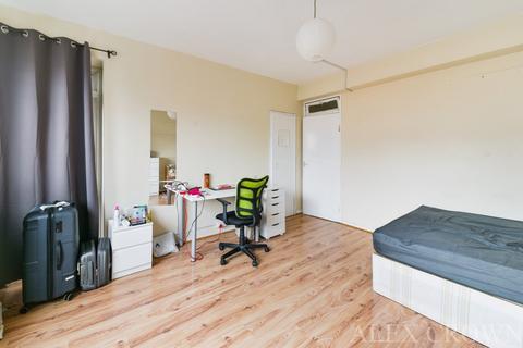 4 bedroom flat to rent, Blemundsbury, Dombey Street, Russell Square