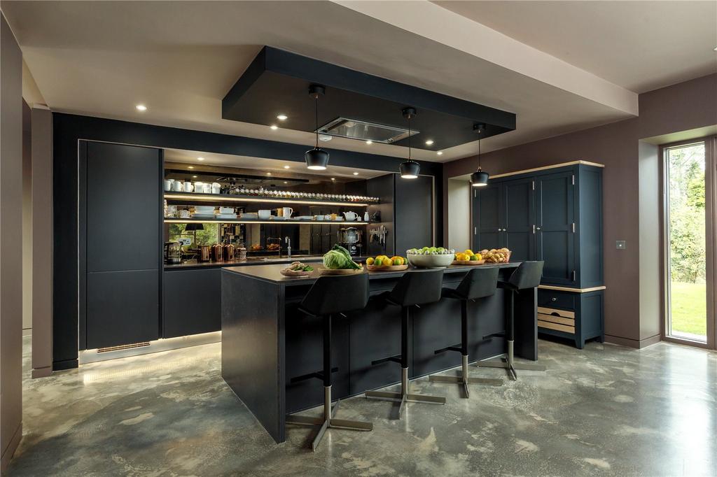 Kitchen/Dining Area