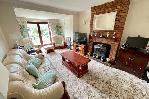 3 bedroom semi-detached house for sale, Alton Road, Luton, Bedfordshire, LU1 3NS