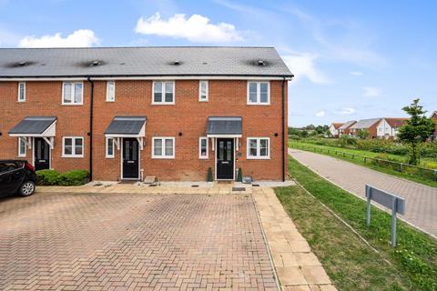 2 bedroom end of terrace house for sale, Barchamber Way, Gravesend DA12