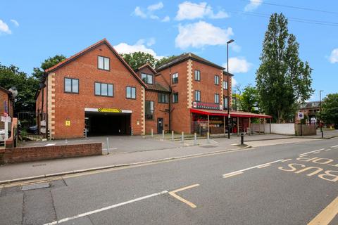 3 bedroom apartment for sale, 136 New Heston Road, Hounslow TW5