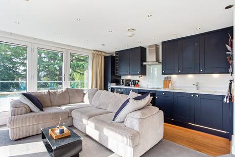 2 bedroom penthouse for sale, Tabard House, 22 Upper Teddington Road, Hampton Wick, Kingston upon Thames KT1