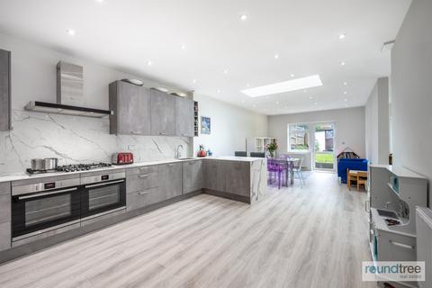 4 bedroom bungalow for sale, Holders Hill Avenue, Hendon NW4