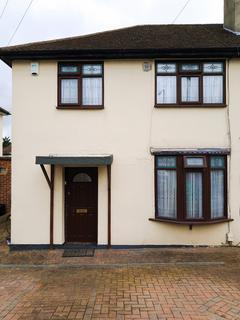 3 bedroom semi-detached house to rent, Knights Way, Ilford IG6