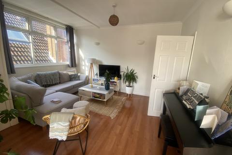 2 bedroom flat to rent, Cranes Park, Surbiton, KT5 8AS