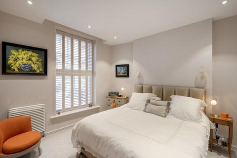 3 bedroom flat for sale, Cheyne Court, Chelsea