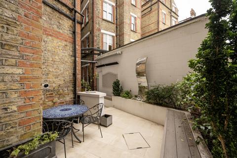 3 bedroom flat for sale, Cheyne Court, Chelsea