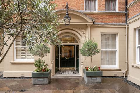 3 bedroom flat for sale, Cheyne Court, Chelsea