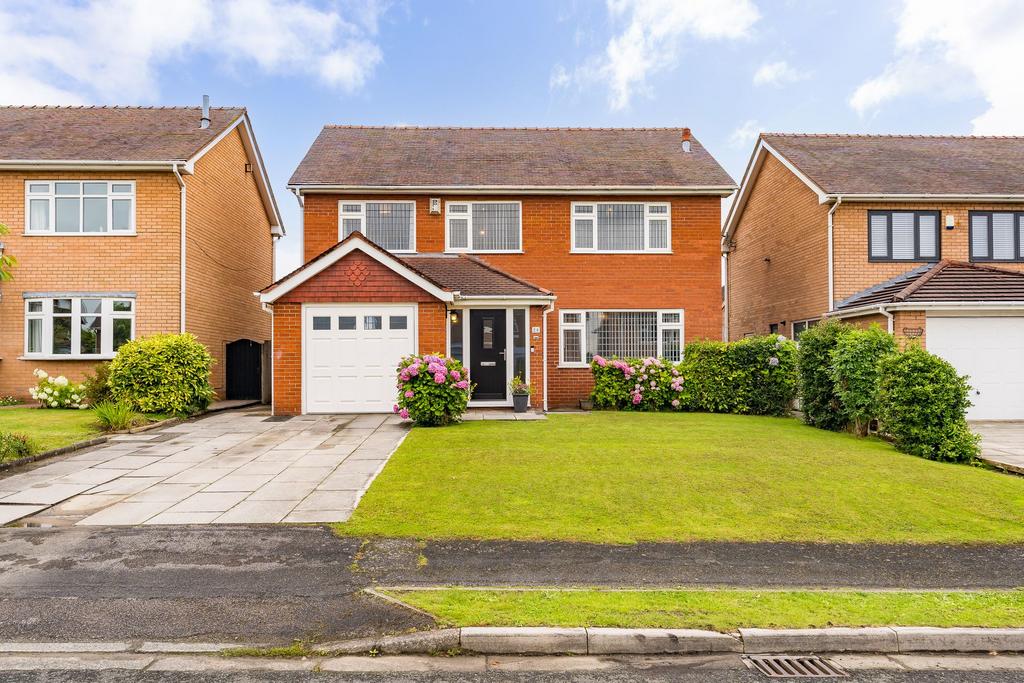 Balmoral Road, Widnes WA8 4 bed detached house for sale £500,000