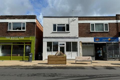 Retail property (high street) to rent, 18 New Broadway, Worthing, BN11 4HP