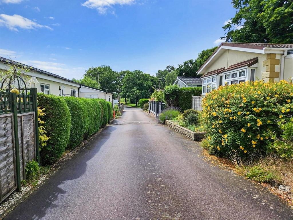 Durford Road, Petersfield, Hampshire 2 bed park home for sale £130,000