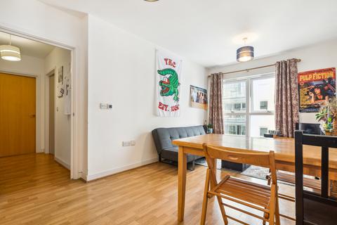 2 bedroom flat to rent, Point Pleasant, London