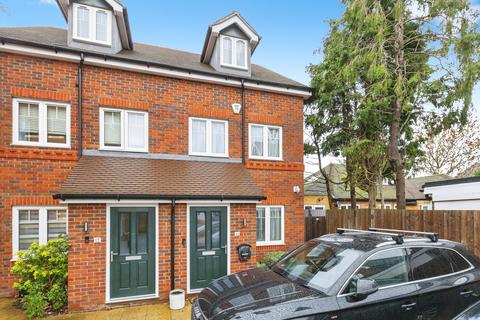 3 bedroom end of terrace house for sale, Connaught Close, Uxbridge UB8