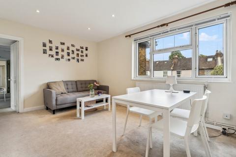 2 bedroom flat for sale, Sandycombe Road, Richmond, Surrey